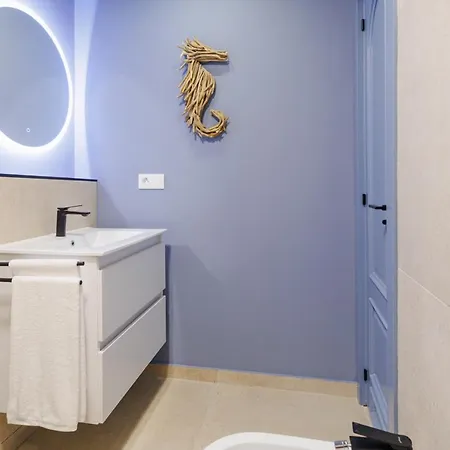 Elegant 2 Bedrooms Flat 5 Minutes From The Sea & Free Parking Apartmán
