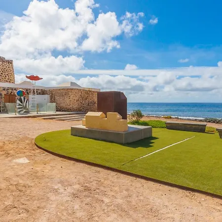 Elegant 2 Bedrooms Flat 5 Minutes From The Sea & Free Parking Apartmán
